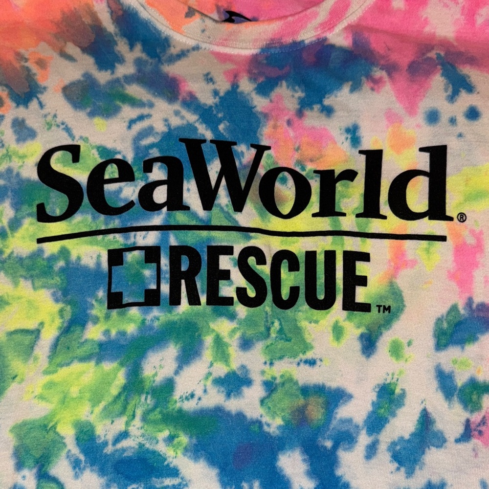 SeaWorld Rescue Tie-Dye Short Sleeve Tee Medium